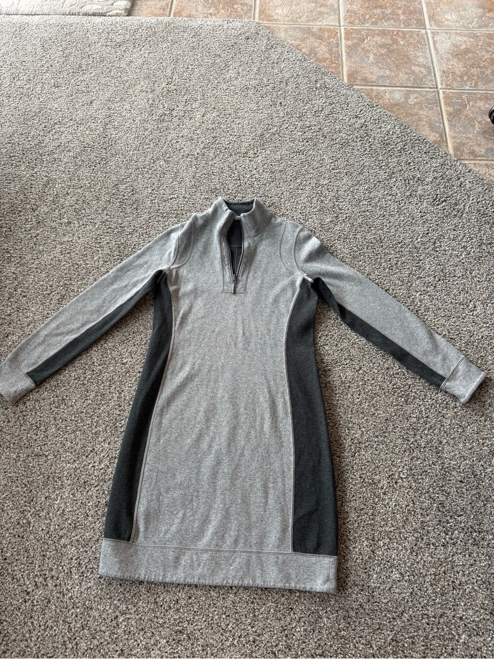 Tommy Bahama reversible Grey Long-Sleeve Quarter-Zip Dress with Black Panels